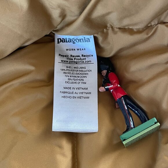 NWOT Patagonia Silent Down Jacket Women's Size M Retail $269! Style 27935 - Picture 7 of 7